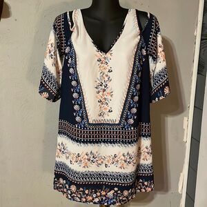 Medium Speechless Bohemian navy ivory cold shoulder v-neck lined shirt top tunic